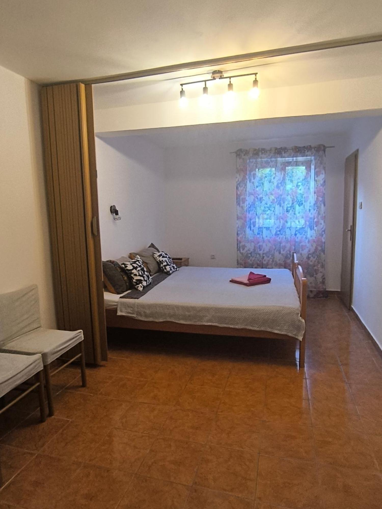 Apartments Toni Рогозница Экстерьер фото